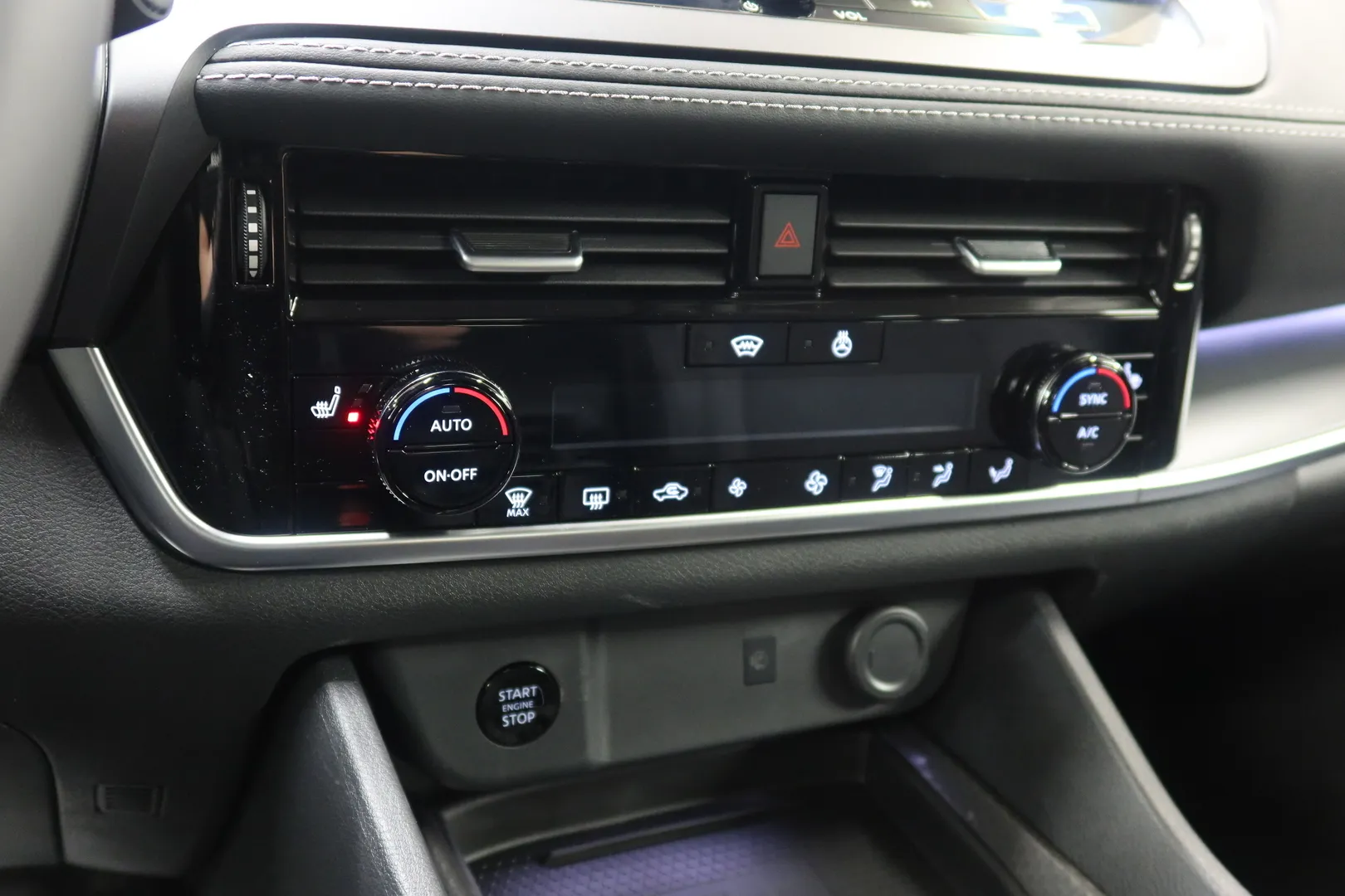 Nissan Qashqai SRN-621 carousel image