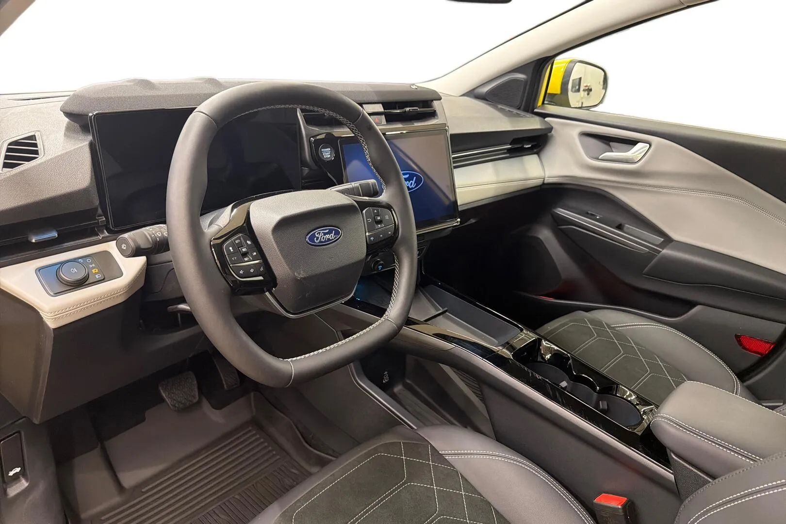 Ford Puma Gen-E ZRJ-235 carousel image