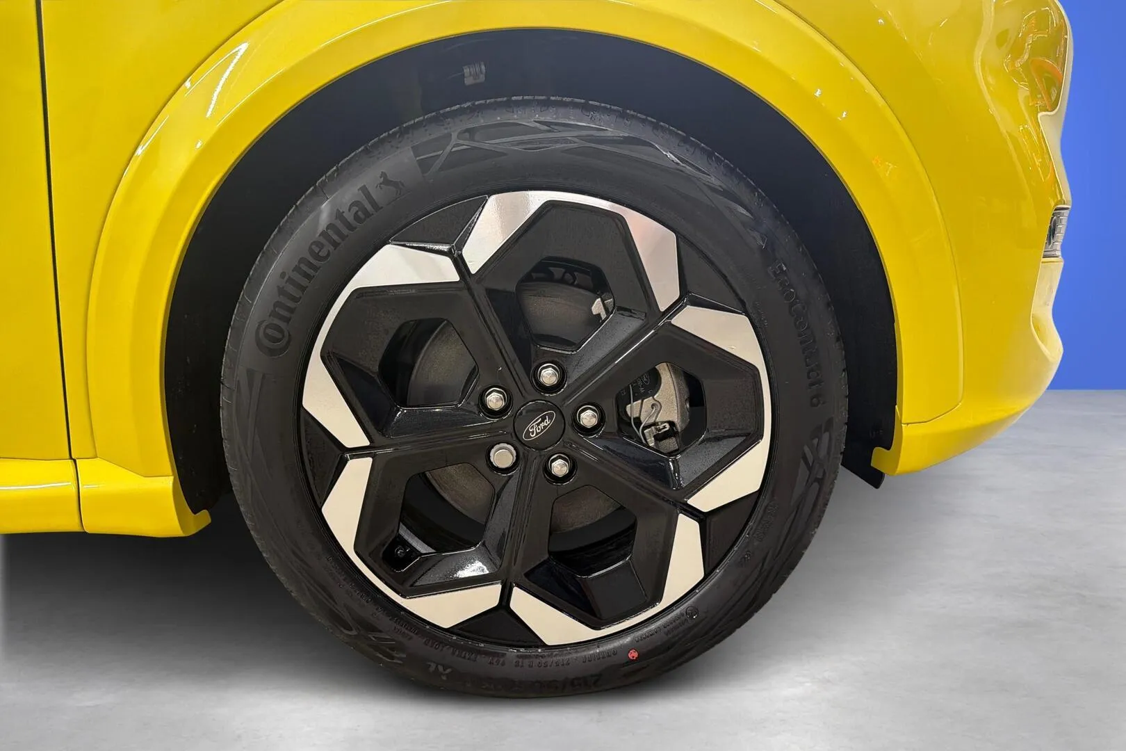 Ford Puma Gen-E ZRJ-235 carousel image