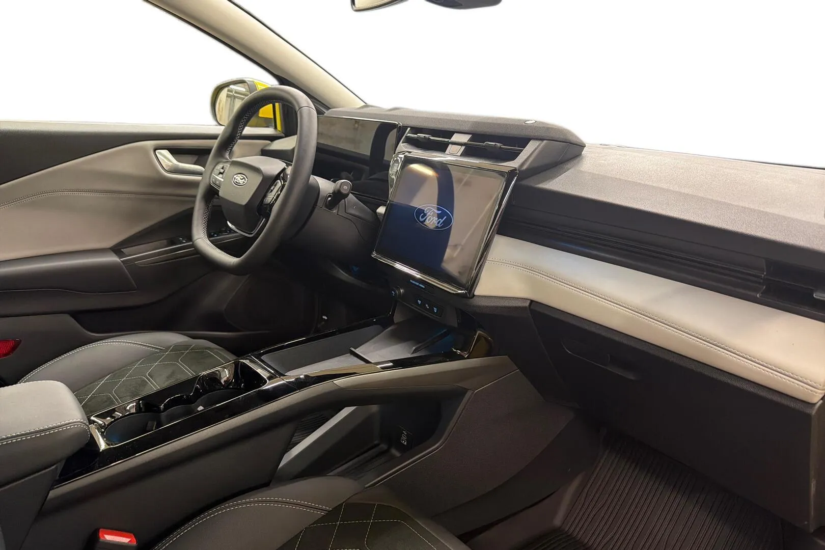 Ford Puma Gen-E ZRJ-235 carousel image