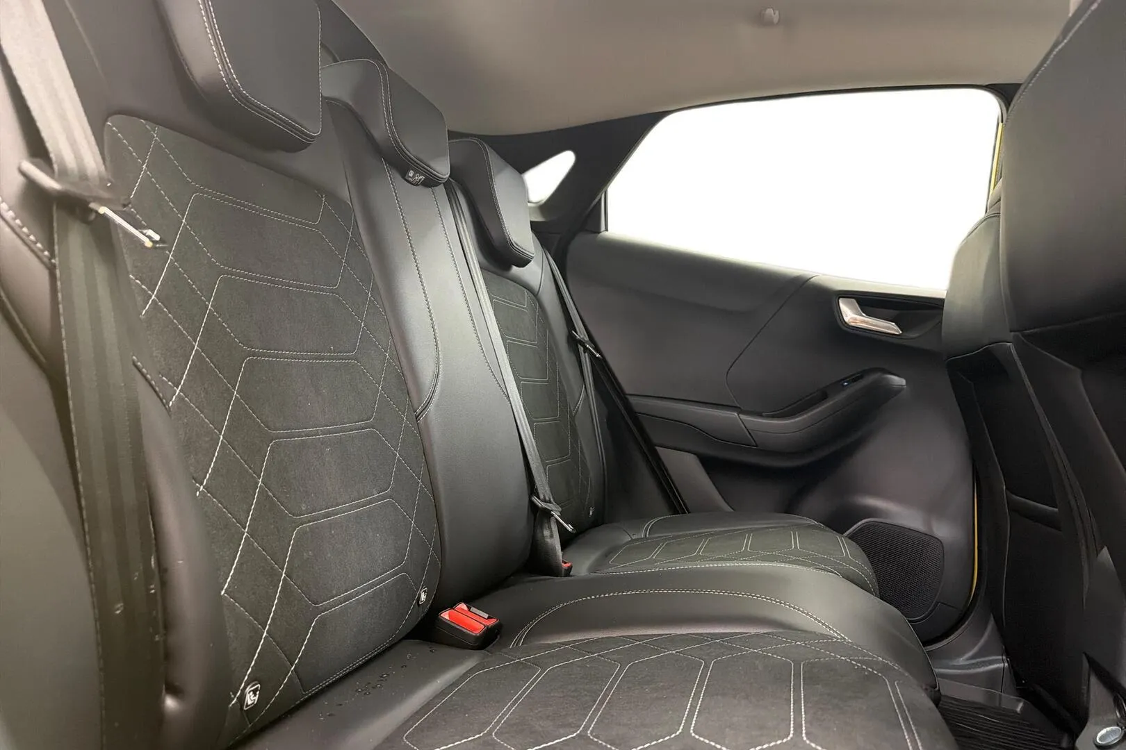 Ford Puma Gen-E ZRJ-235 carousel image
