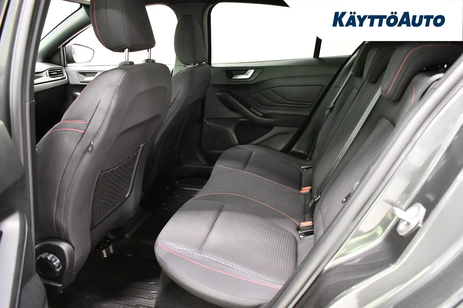 Ford Focus YLH-701 carousel image