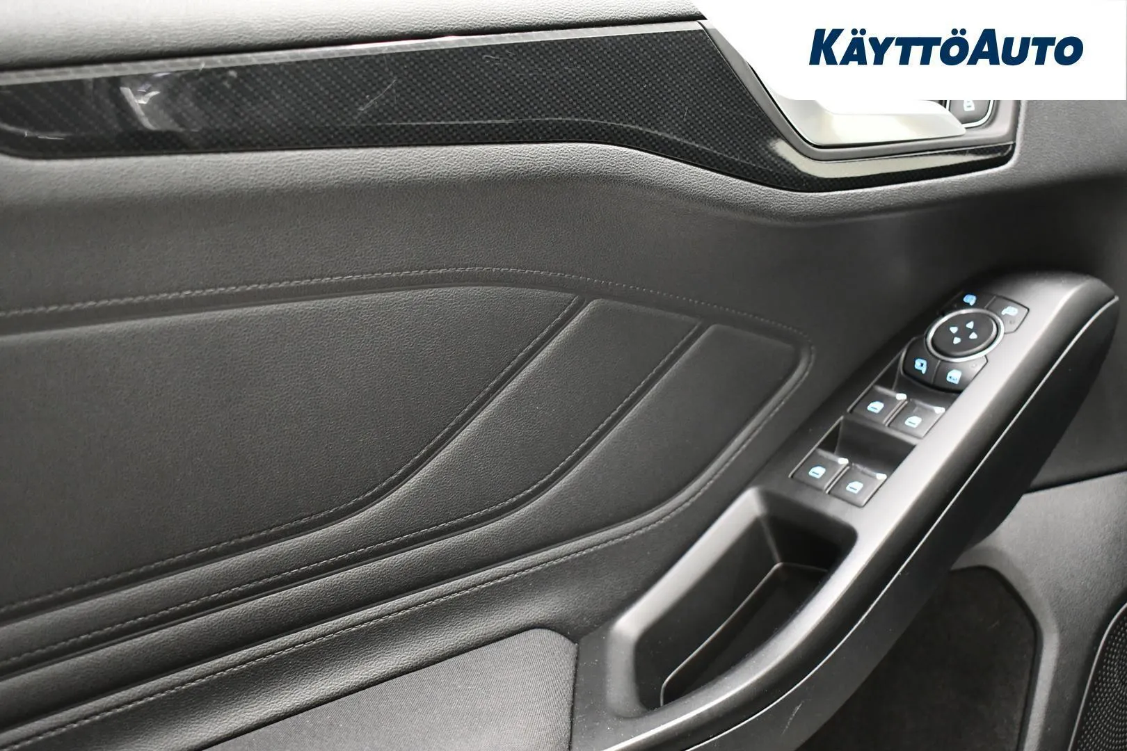 Ford Focus YLH-701 carousel image
