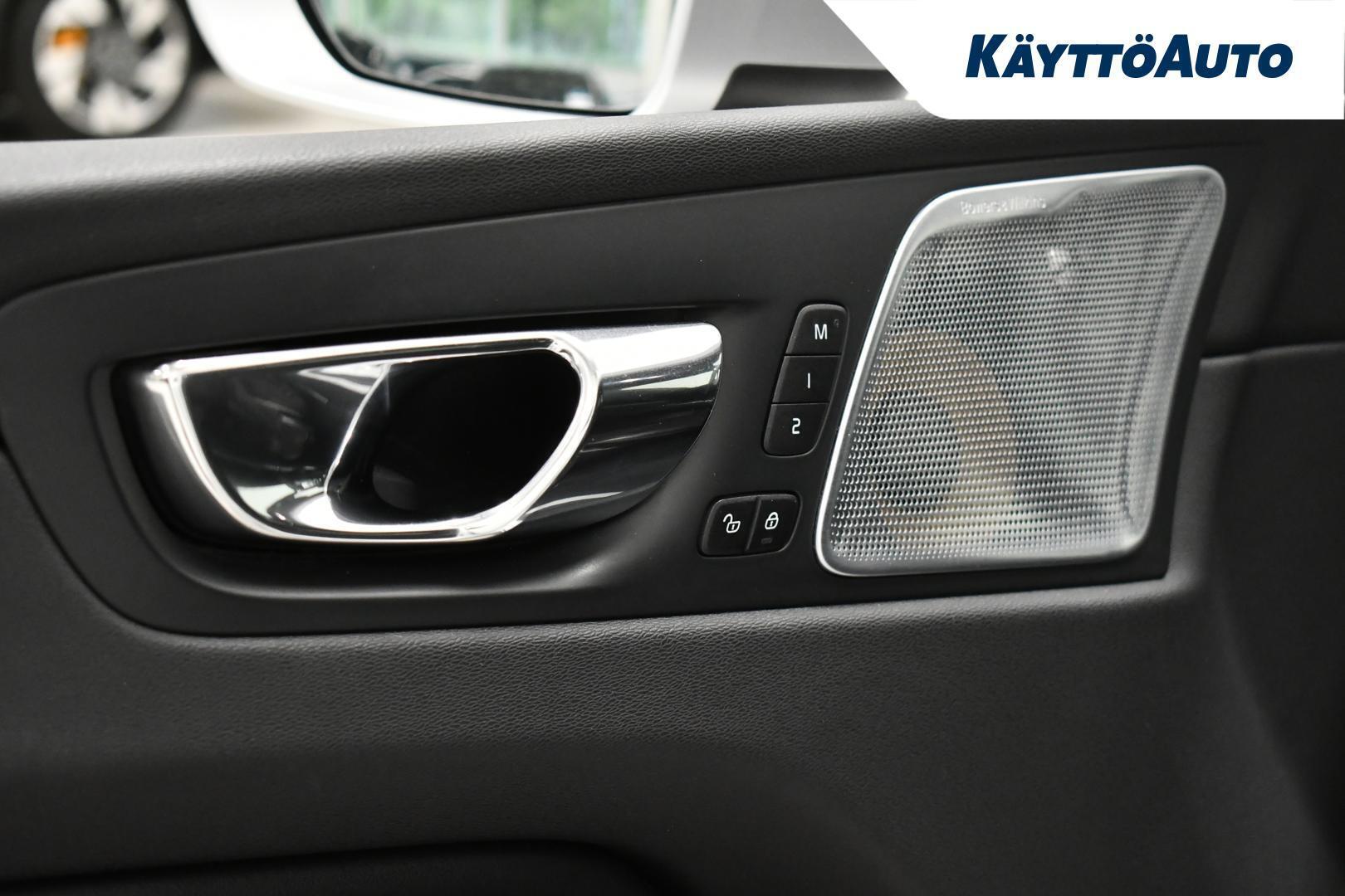 Volvo XC60 2018, kuva 7/30