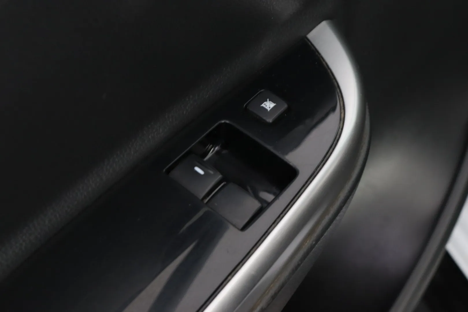 Mitsubishi L200 CPX-164 carousel image