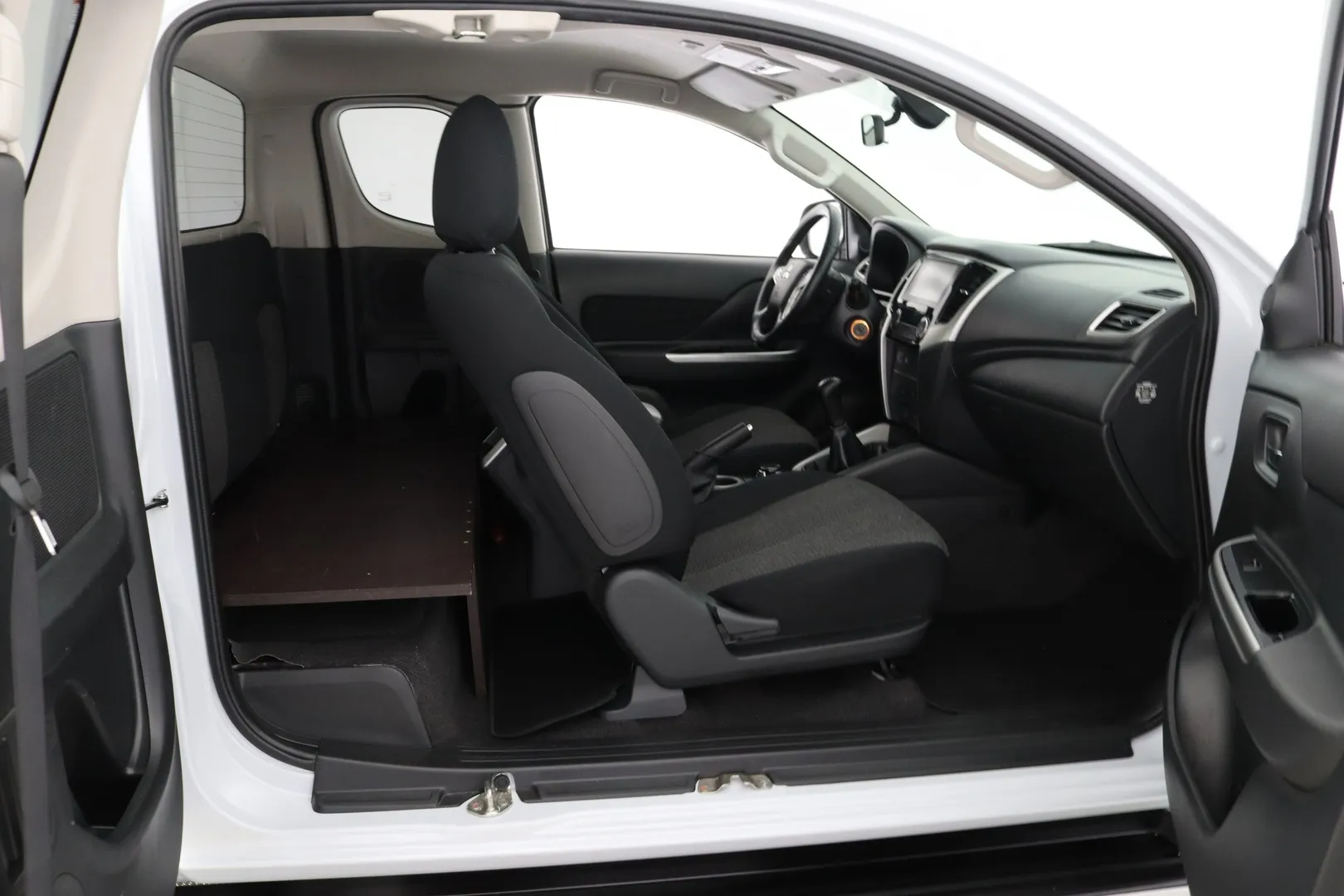 Mitsubishi L200 CPX-164 carousel image