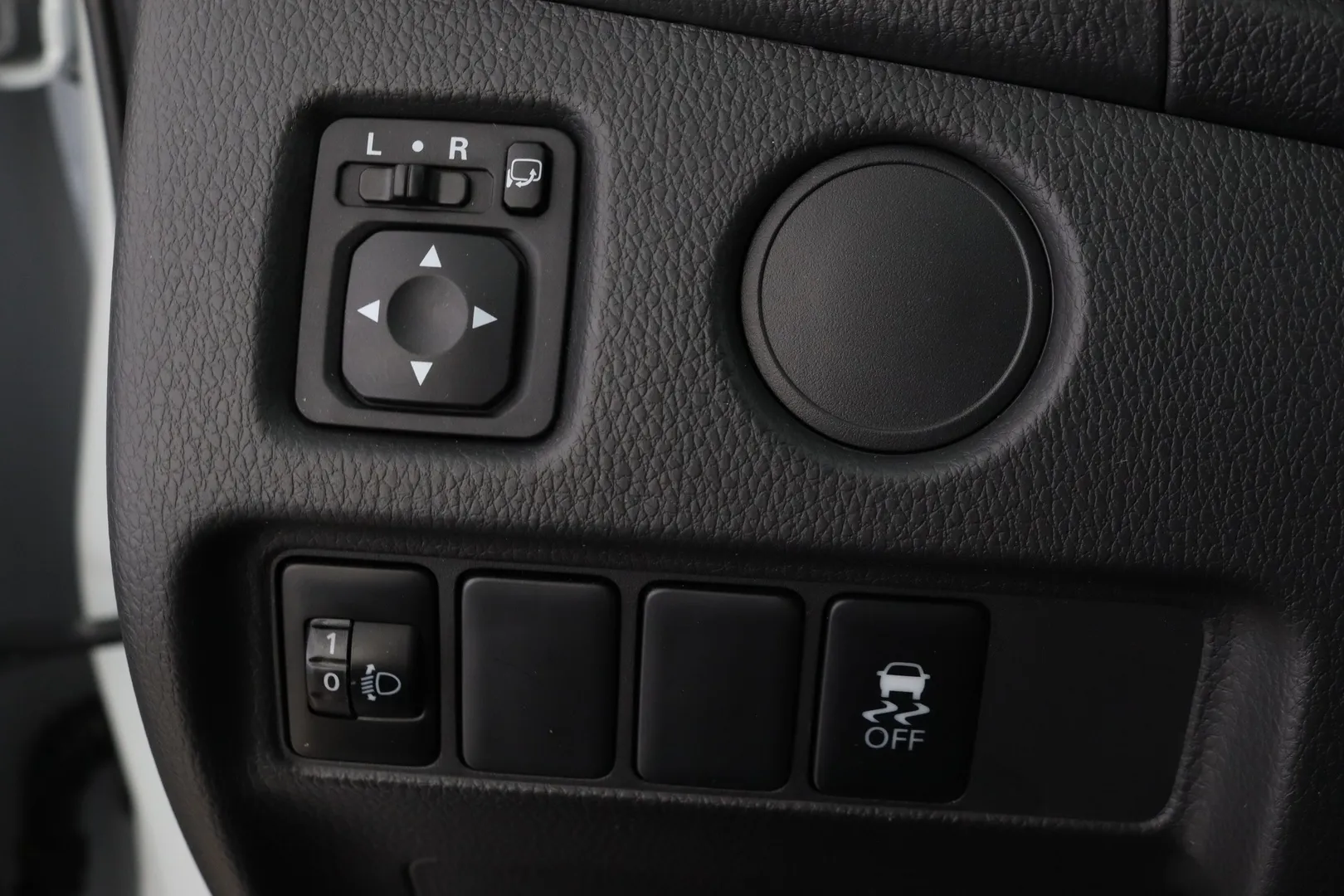 Mitsubishi L200 CPX-164 carousel image