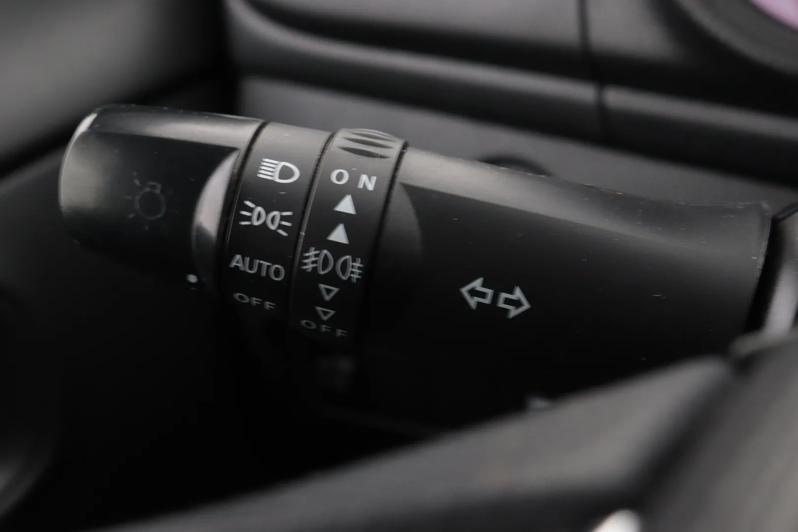 Mitsubishi L200 CPX-164 carousel image