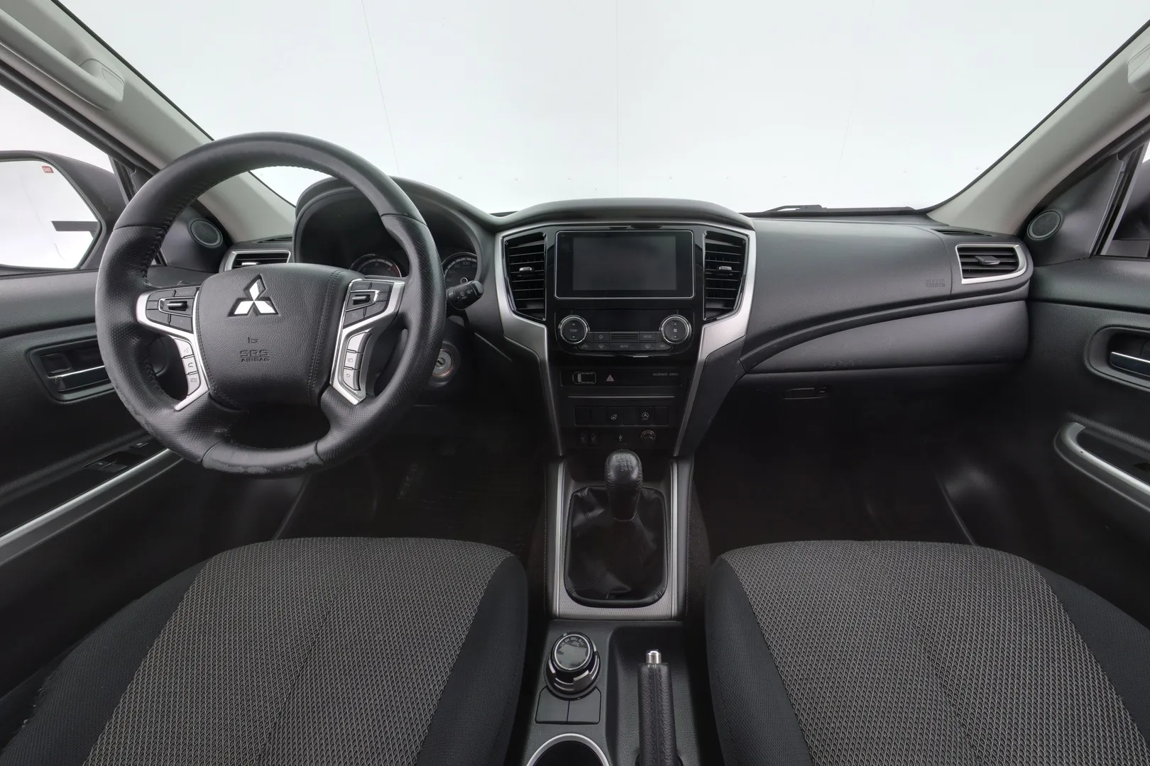 Mitsubishi L200 CPX-164 carousel image
