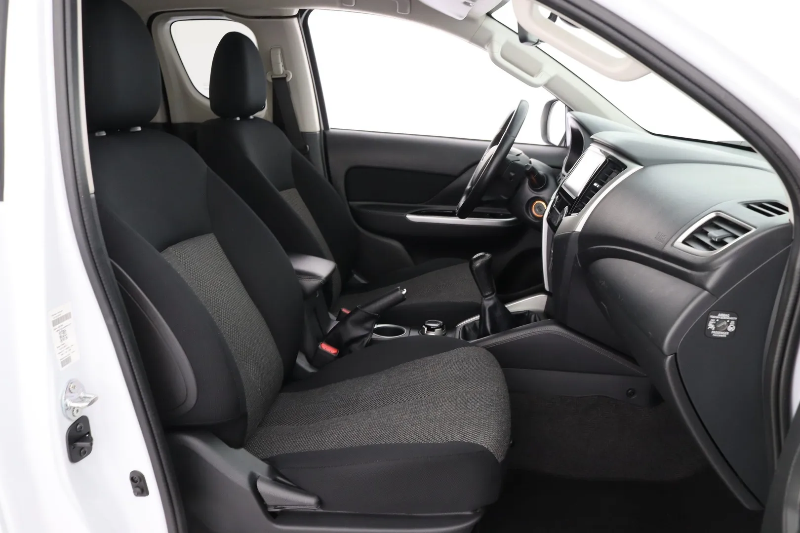 Mitsubishi L200 CPX-164 carousel image