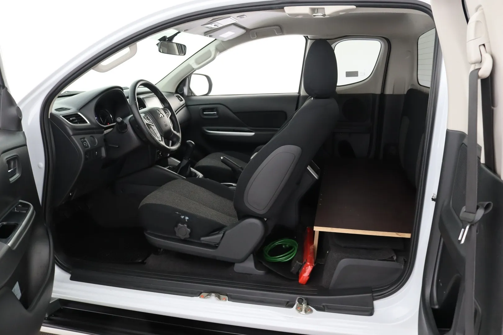 Mitsubishi L200 CPX-164 carousel image