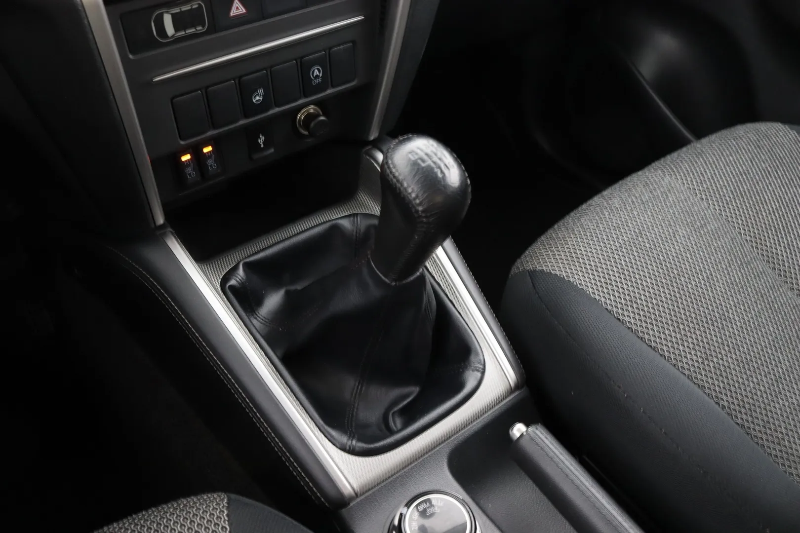 Mitsubishi L200 CPX-164 carousel image
