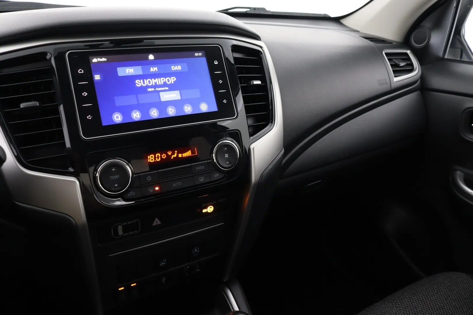 Mitsubishi L200 CPX-164 carousel image