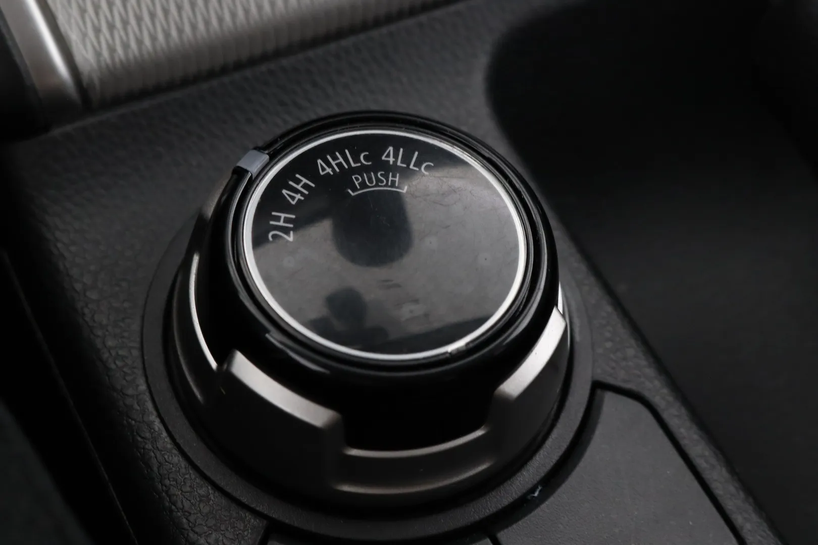 Mitsubishi L200 CPX-164 carousel image