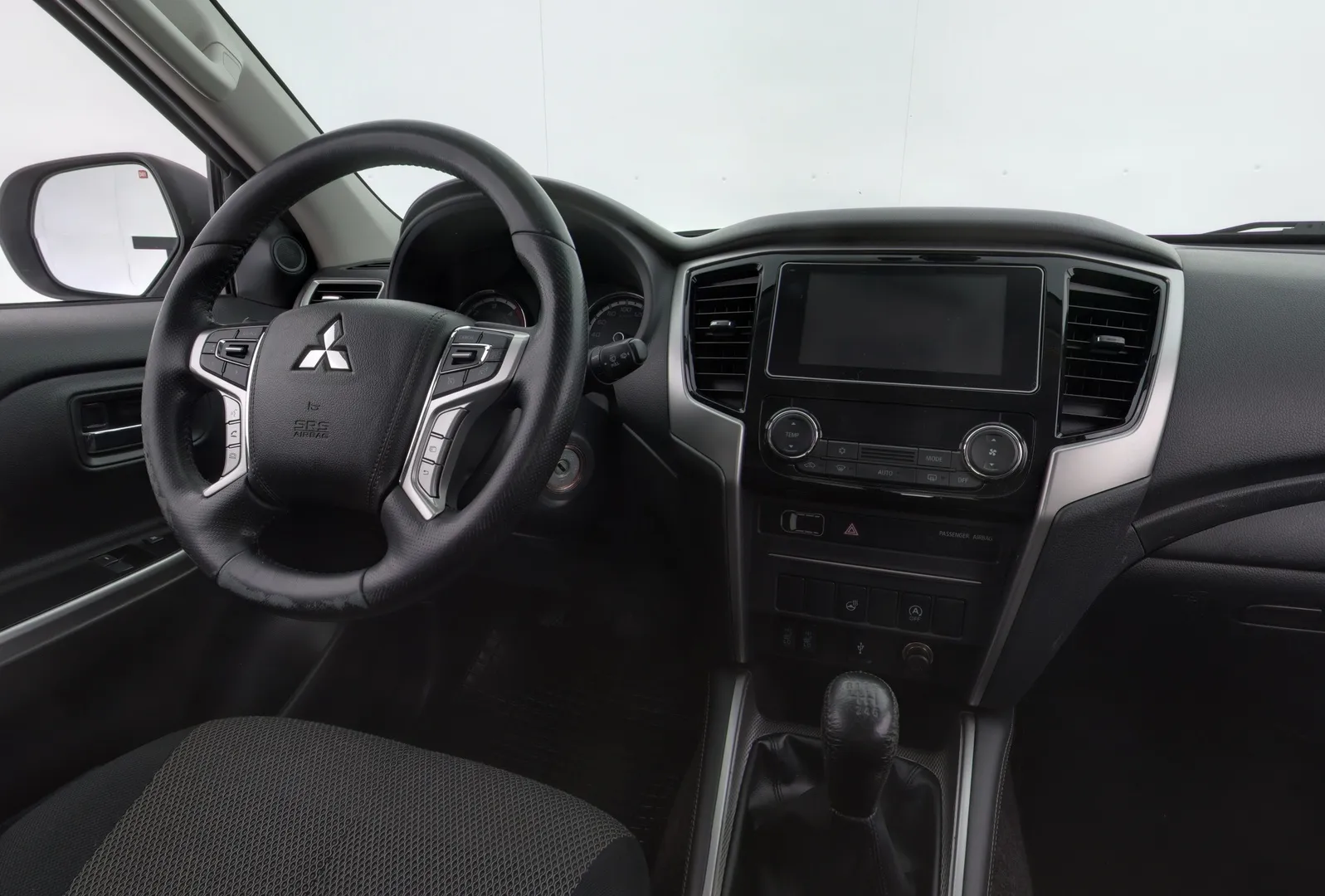 Mitsubishi L200 CPX-164 carousel image