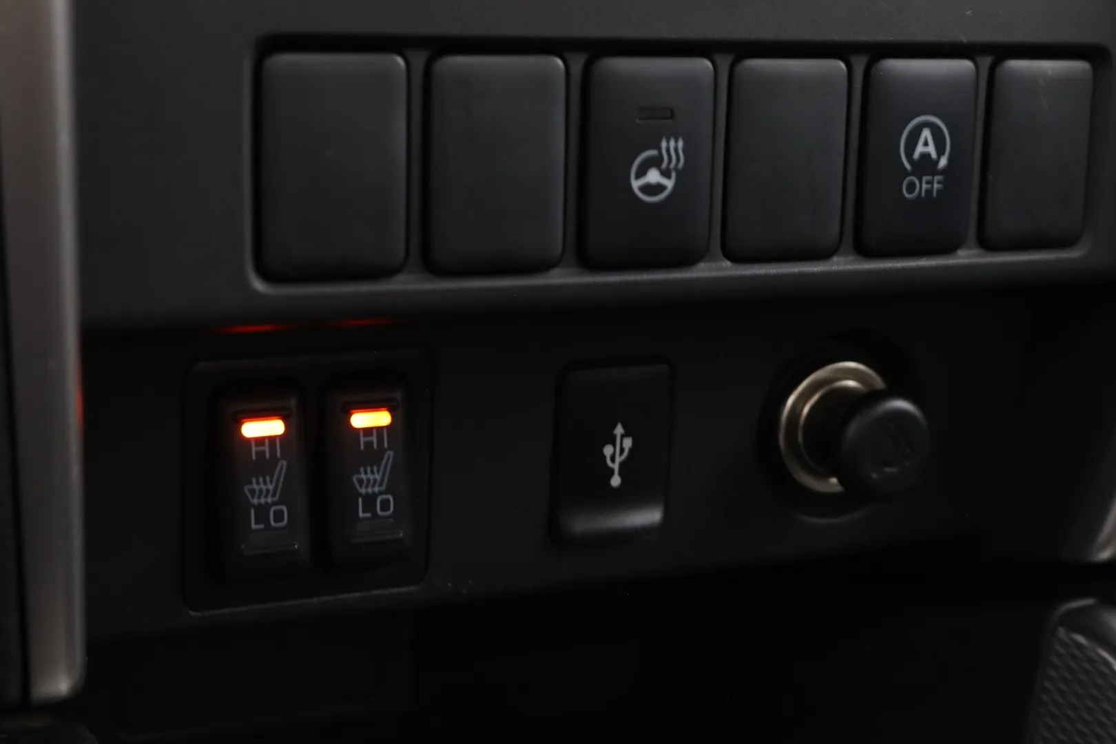 Mitsubishi L200 CPX-164 carousel image