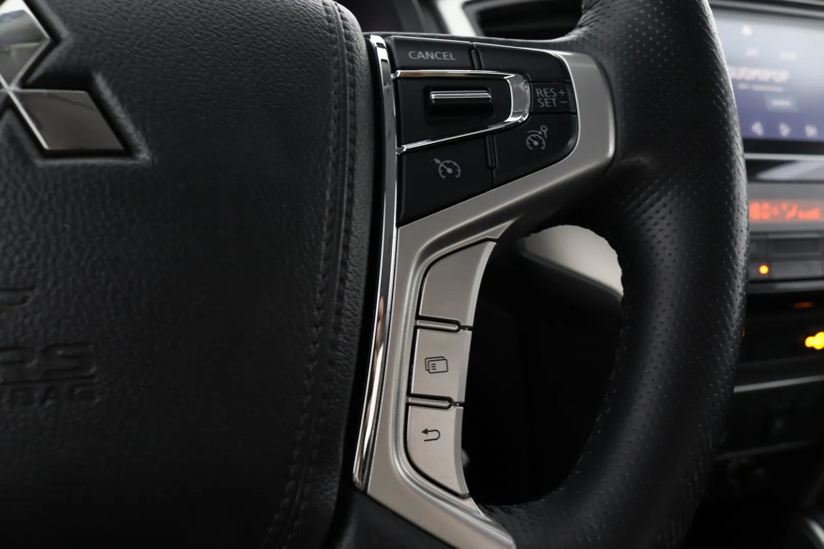 Mitsubishi L200 CPX-164 carousel image