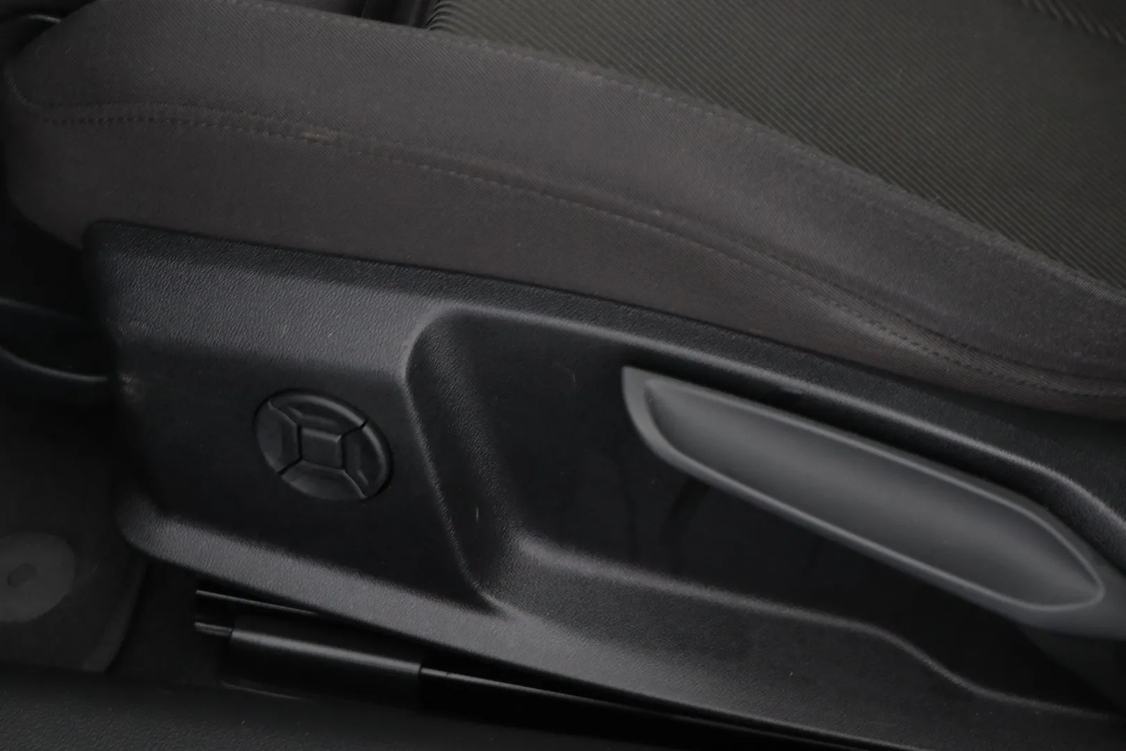 Audi A6 XRU-692 carousel image