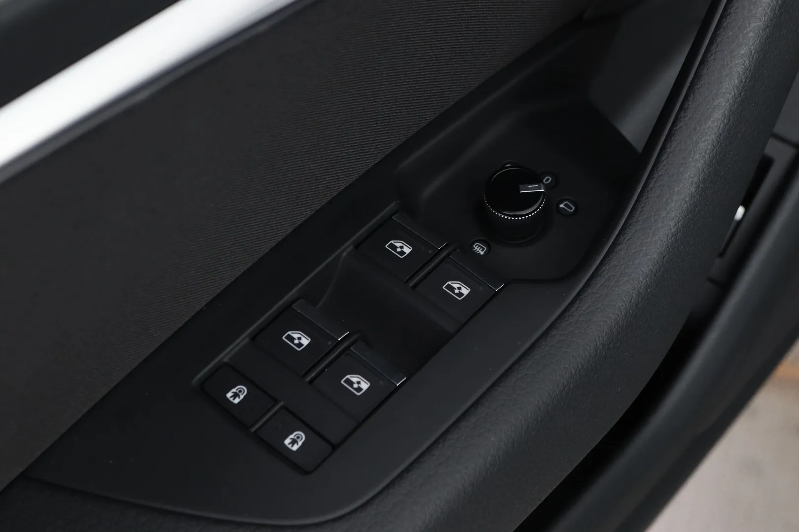 Audi A6 XRU-692 carousel image