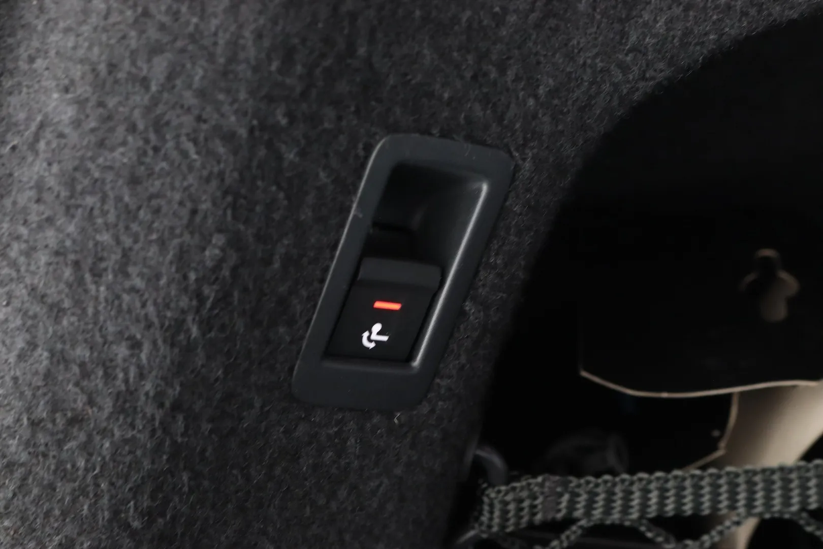 Audi A6 XRU-692 carousel image