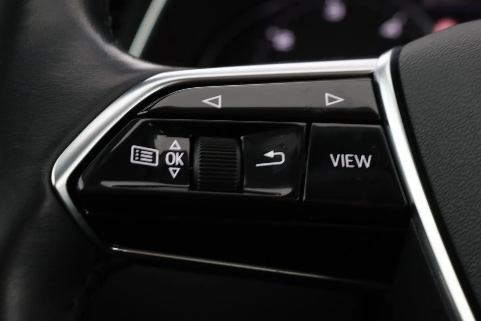 Audi A6 XRU-692 carousel image
