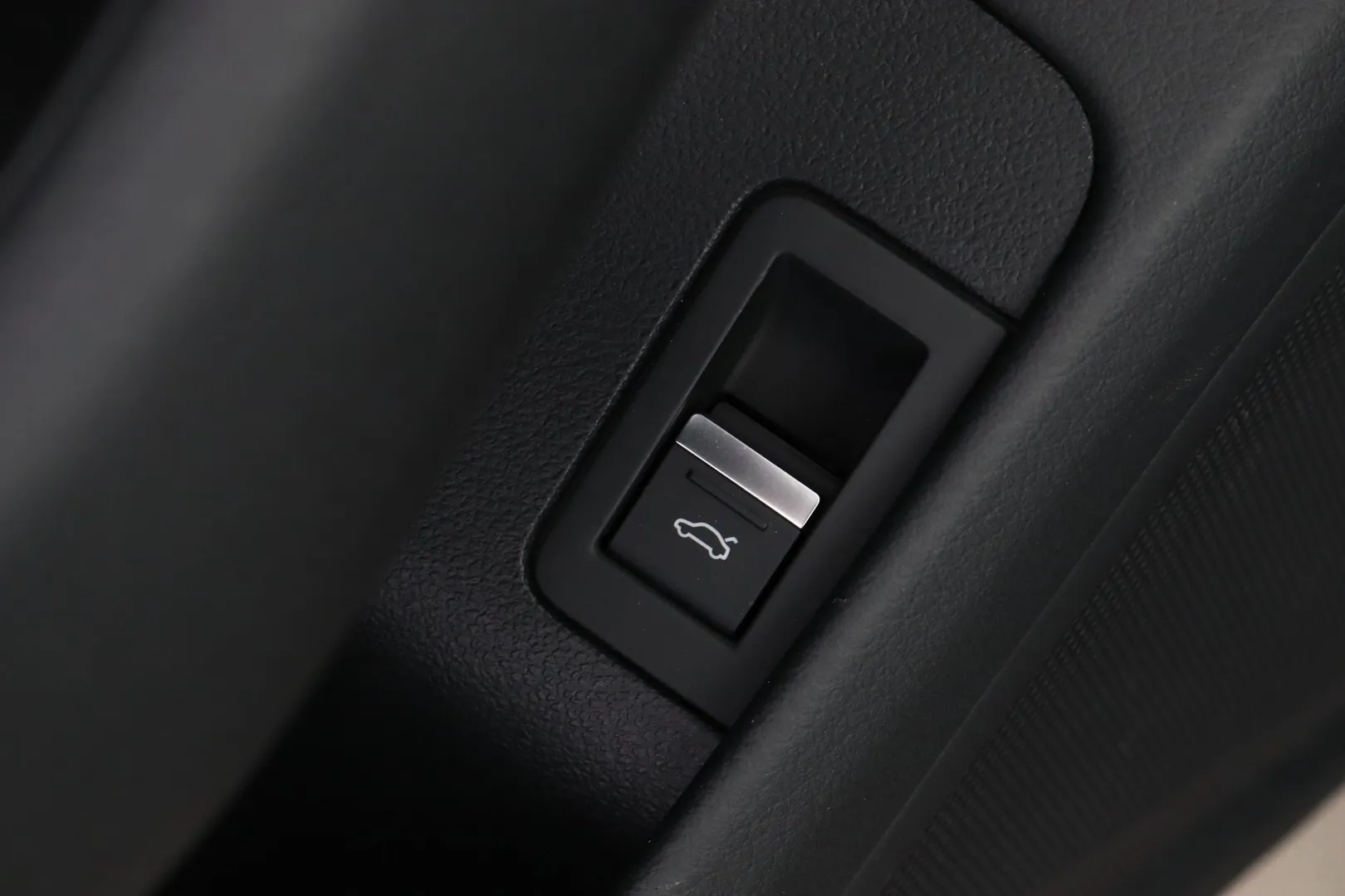 Audi A6 XRU-692 carousel image