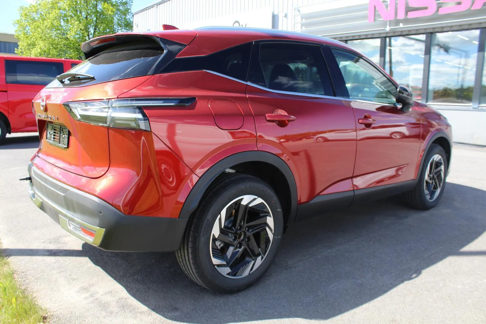 Nissan Qashqai XTJ-618 carousel image