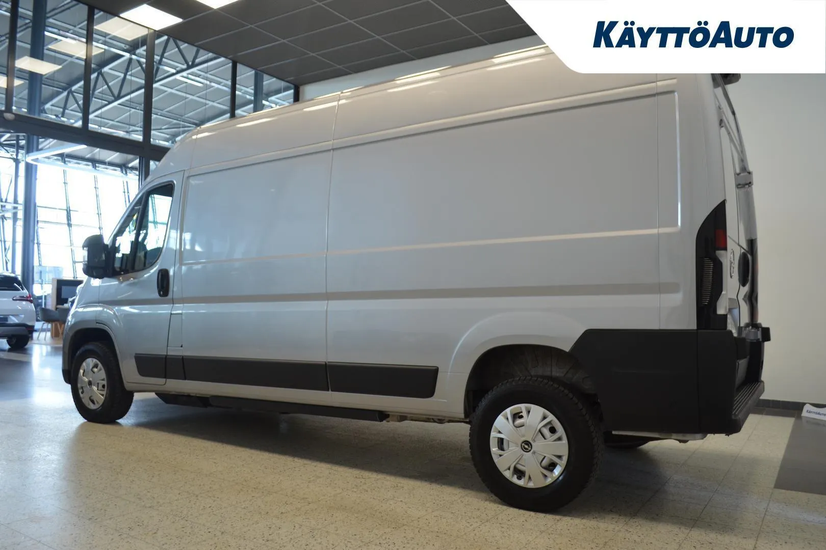 Opel Movano-e IRV-346 carousel image