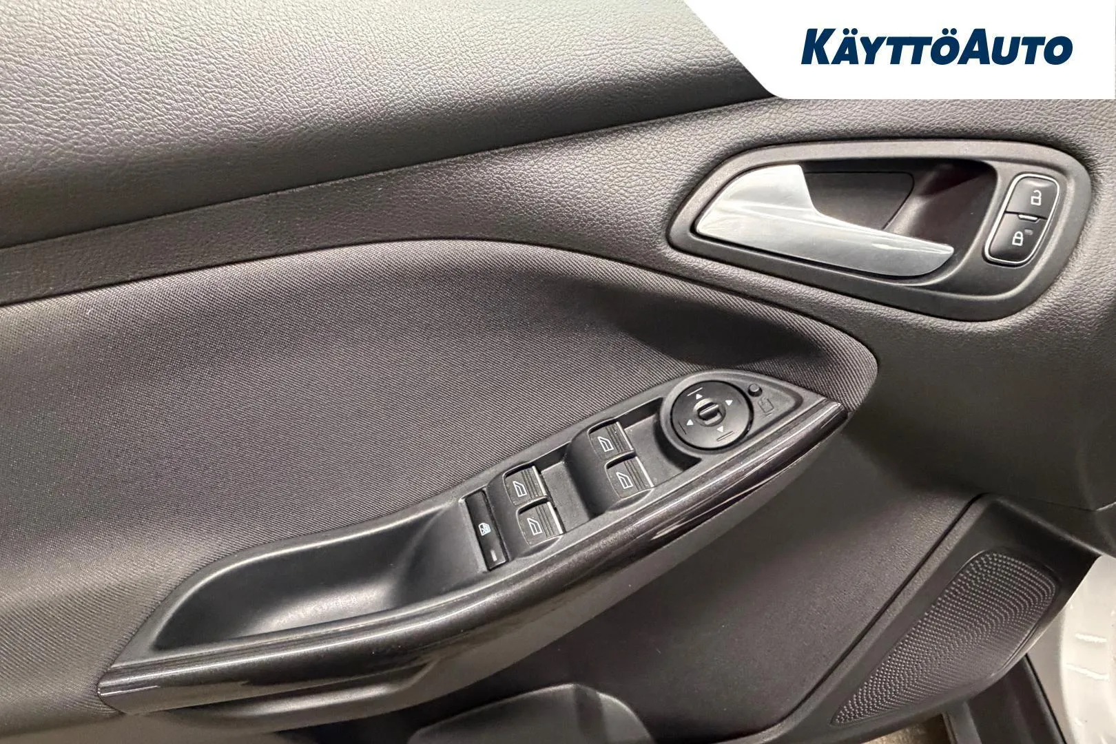 Ford Focus NKE-992 carousel image