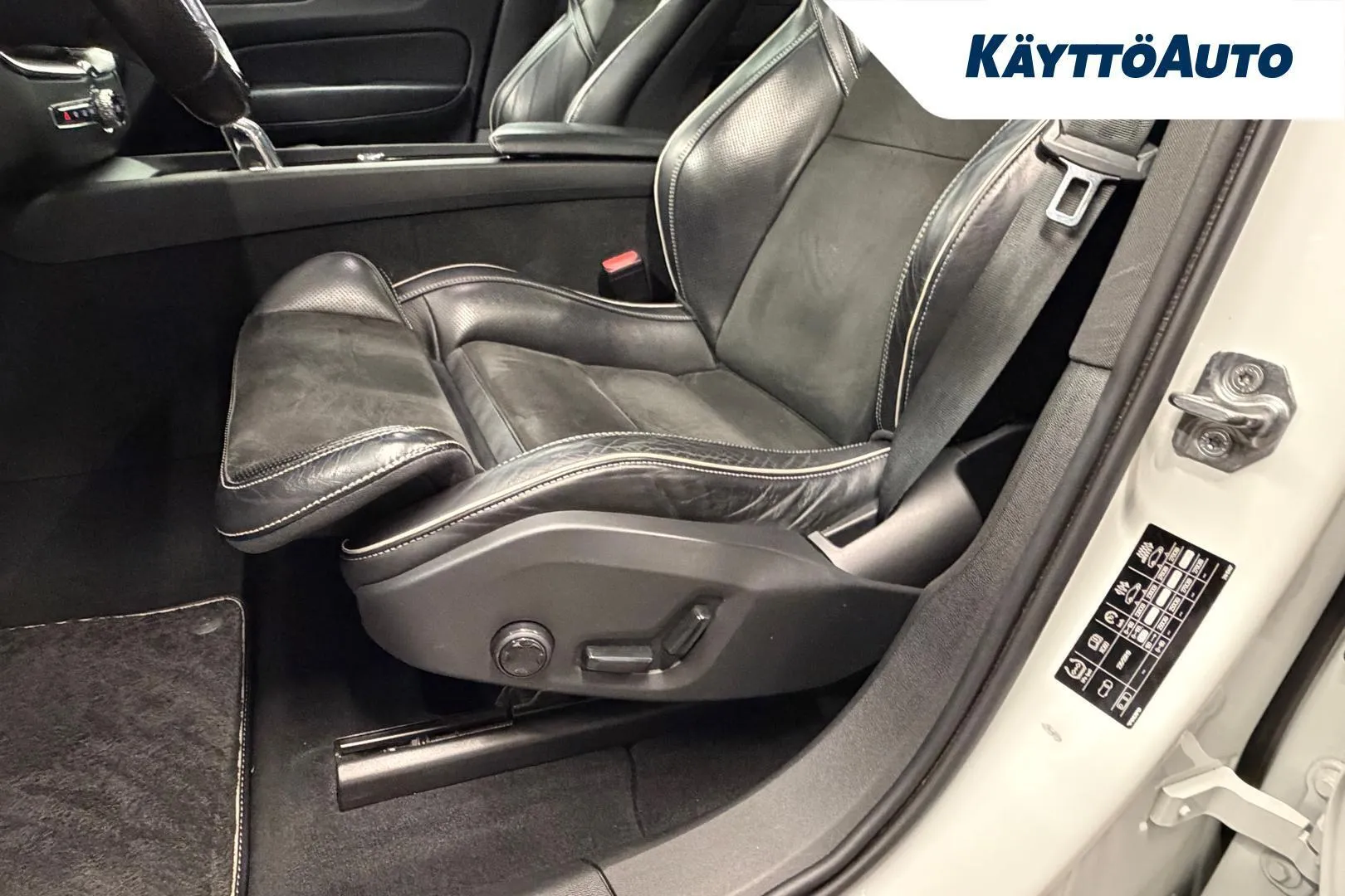 Volvo XC60 CLJ-399 carousel image