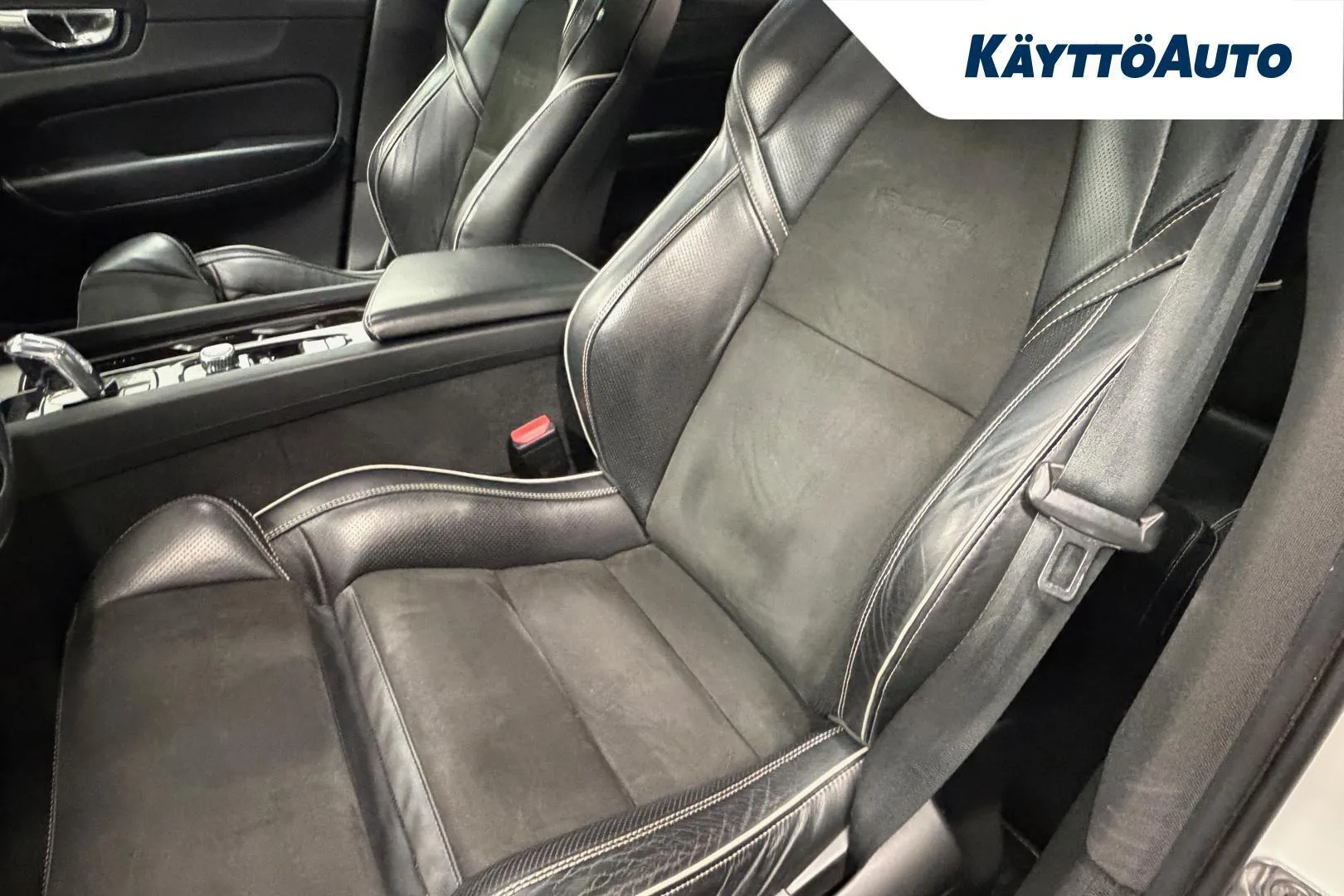 Volvo XC60 CLJ-399 carousel image