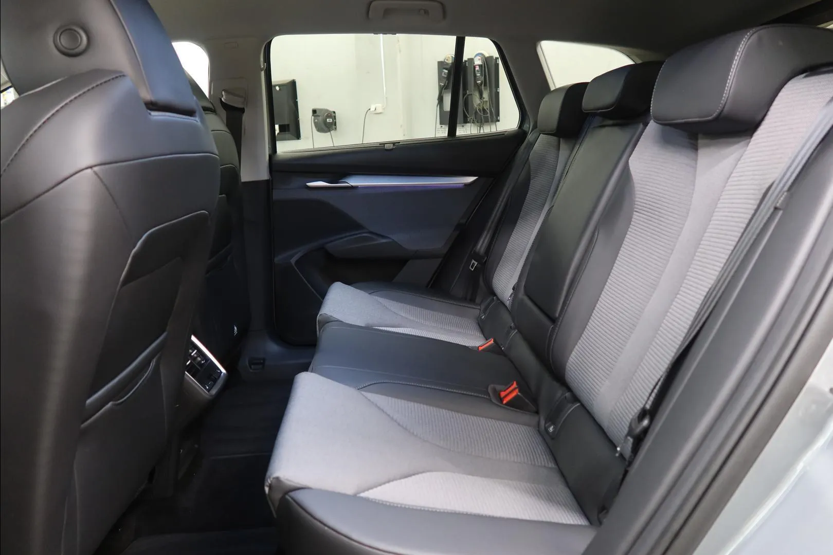 Skoda Enyaq YMM-783 carousel image