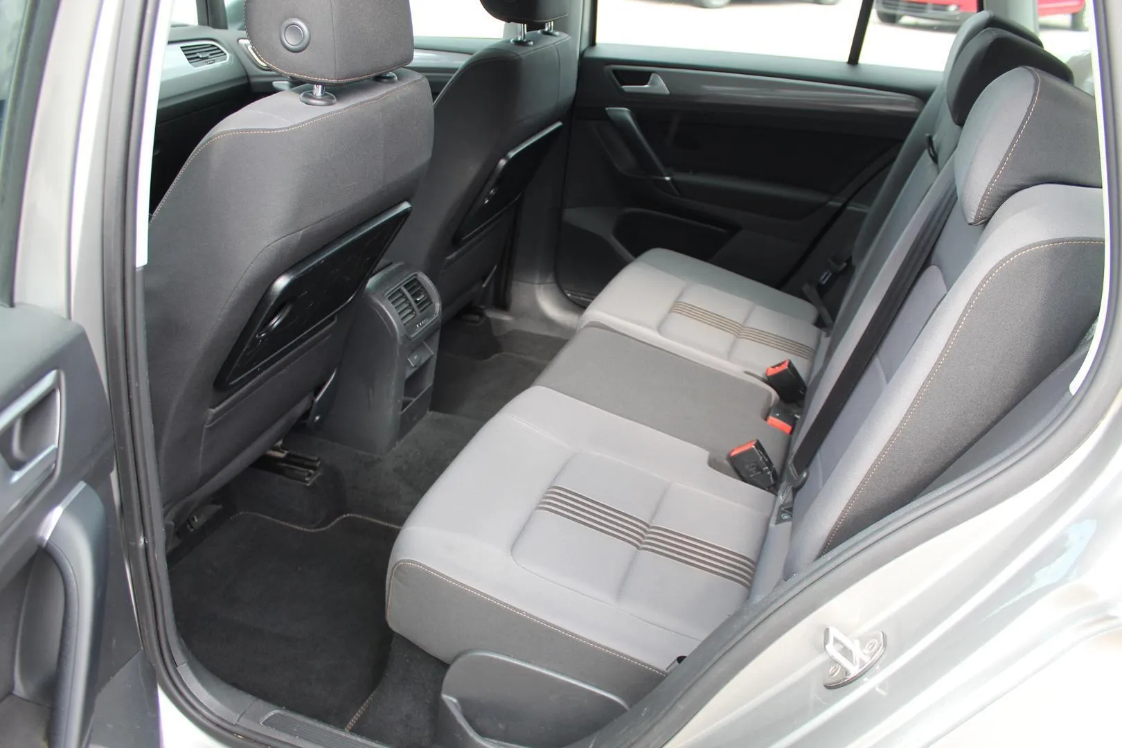Volkswagen Golf Sportsvan UZN-756 carousel image