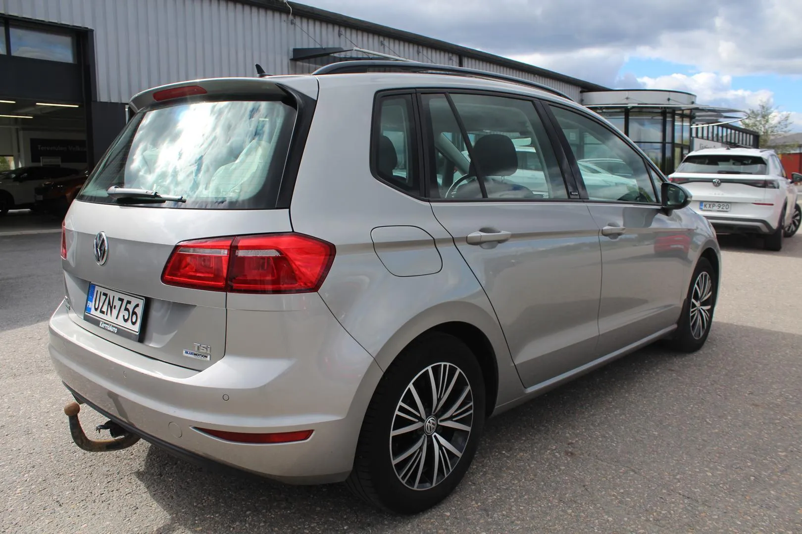 Volkswagen Golf Sportsvan UZN-756 carousel image