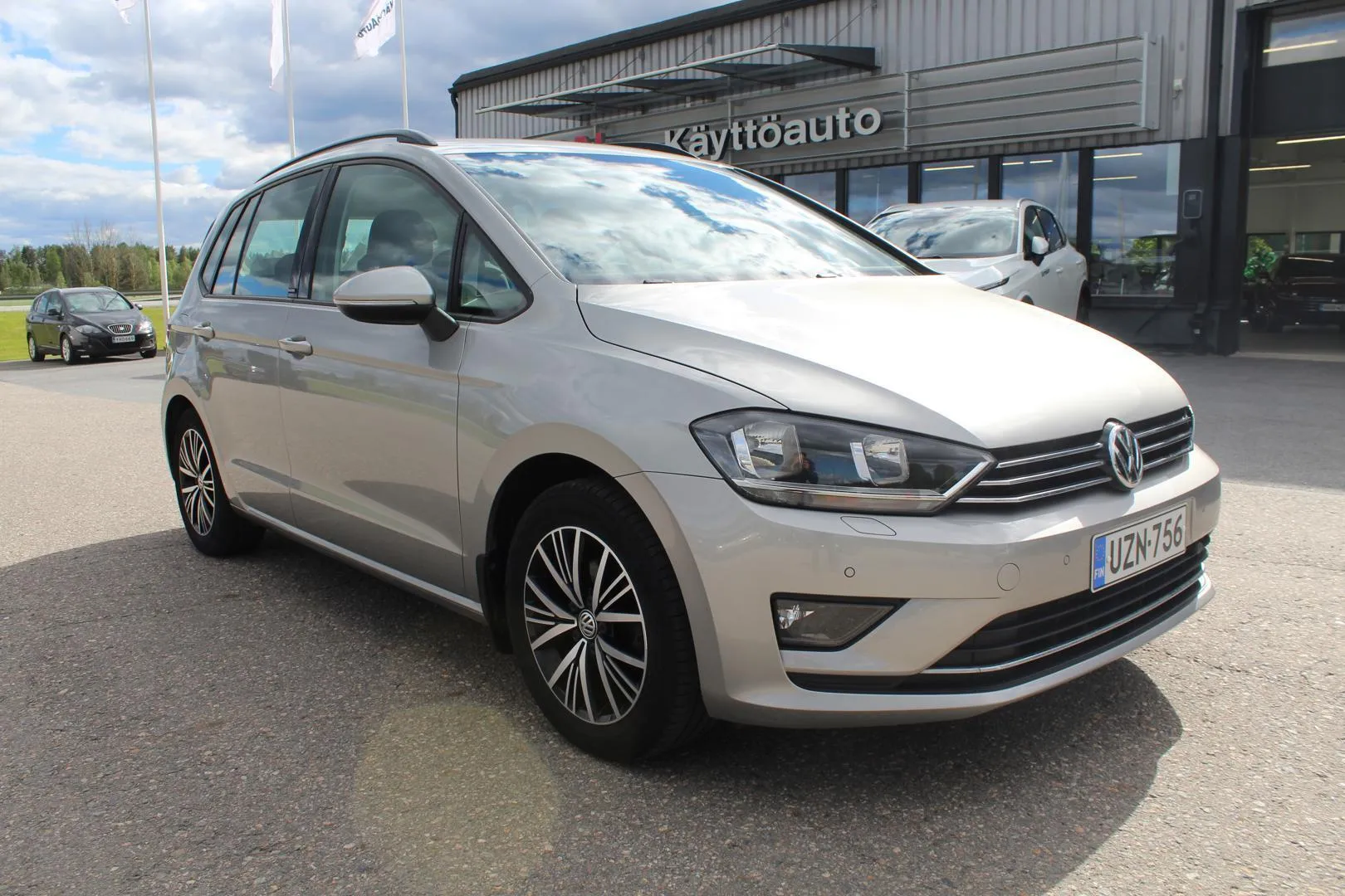 Volkswagen Golf Sportsvan UZN-756 carousel image