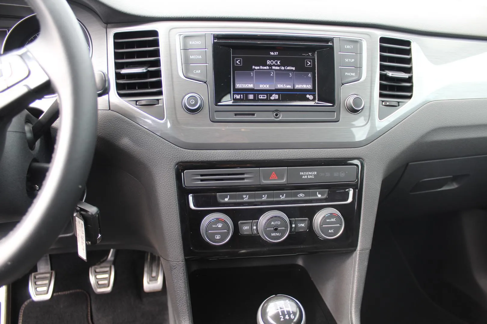 Volkswagen Golf Sportsvan UZN-756 carousel image