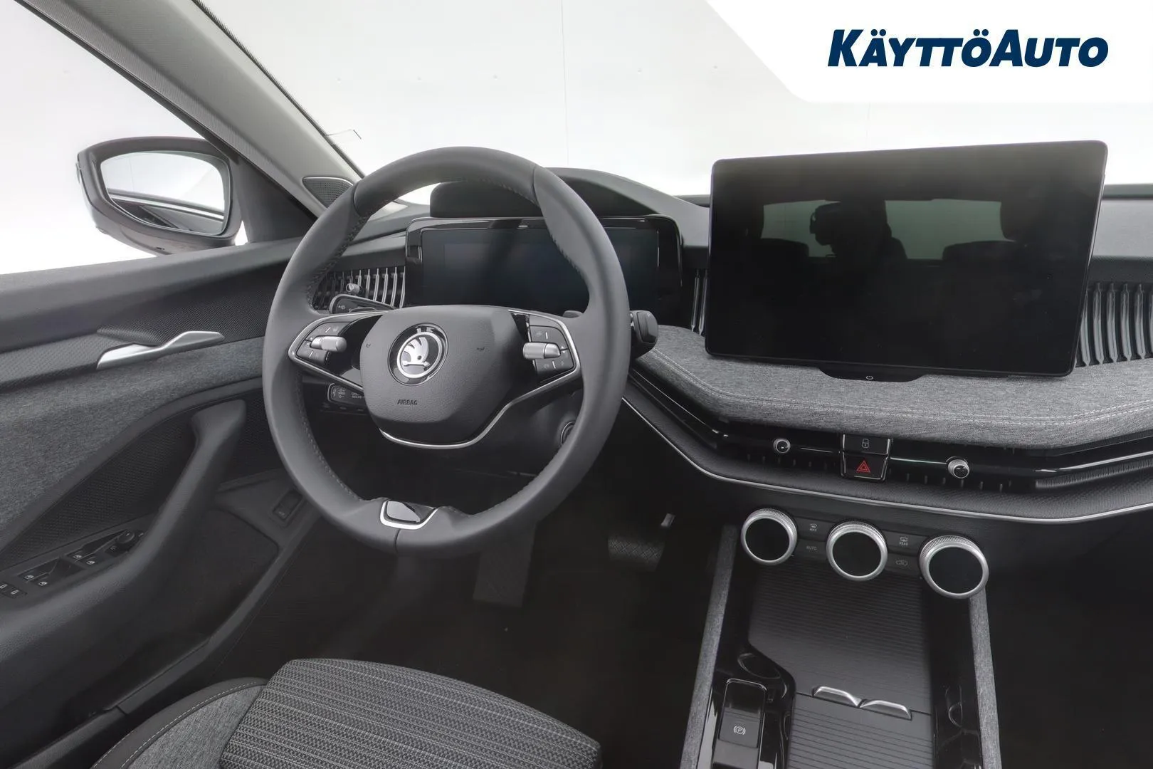 SKODA SUPERB ZPH-921 carousel image