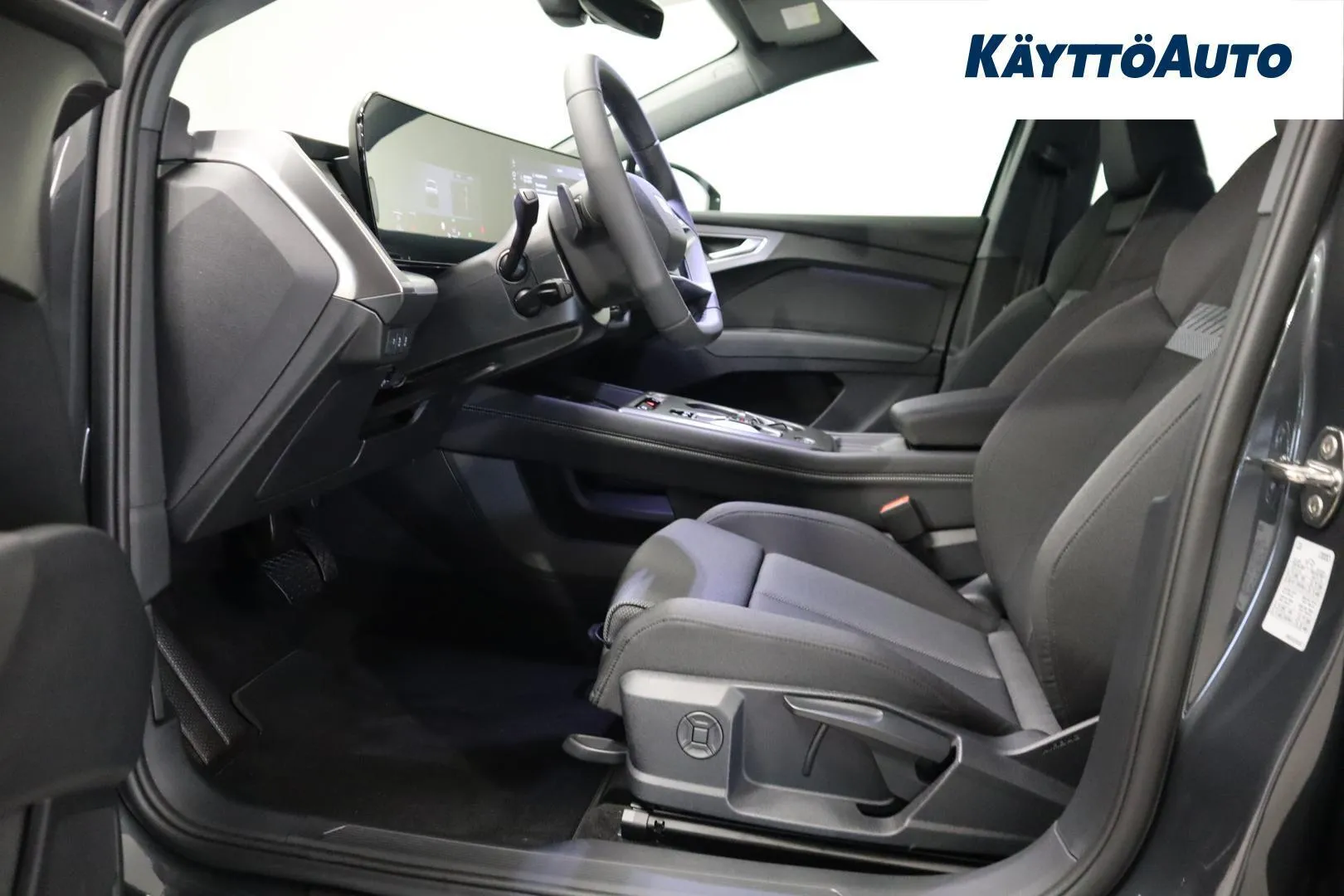 Audi Q4 e-tron SZV-115 carousel image