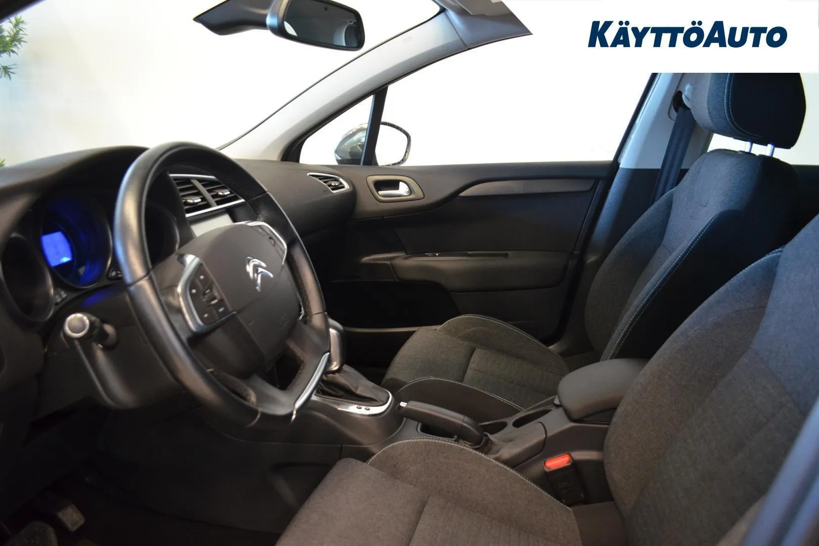 Citroen C4 LMV-582 carousel image