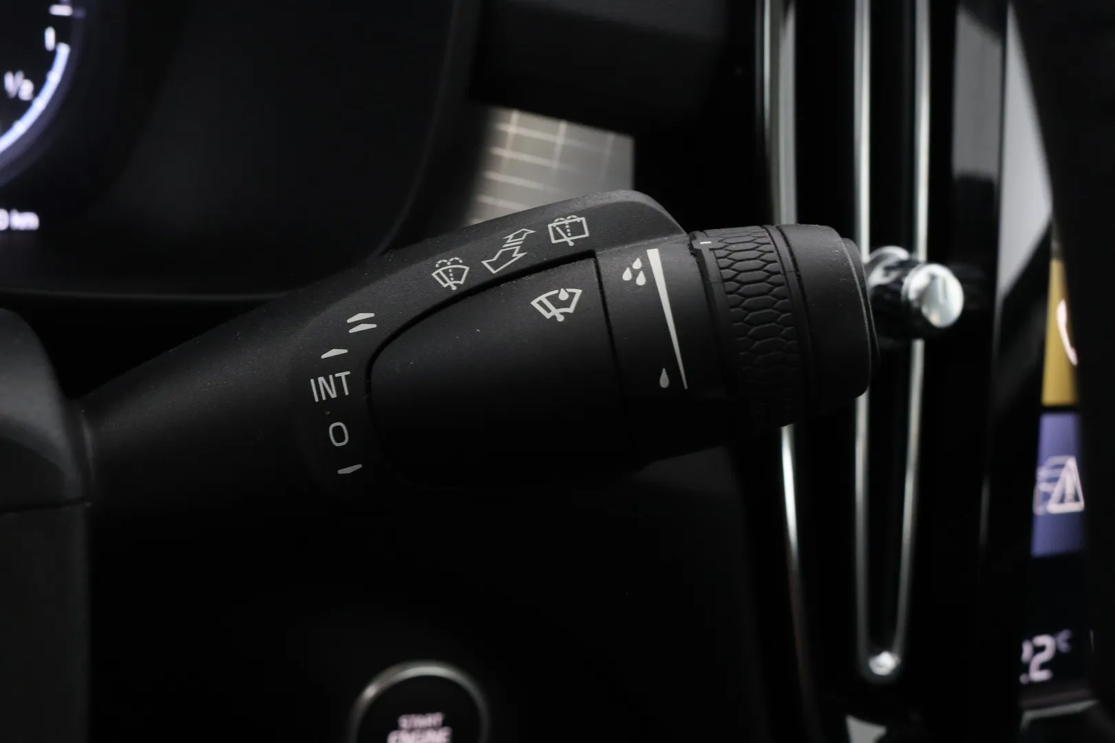 Volvo XC40 RVL-908 carousel image