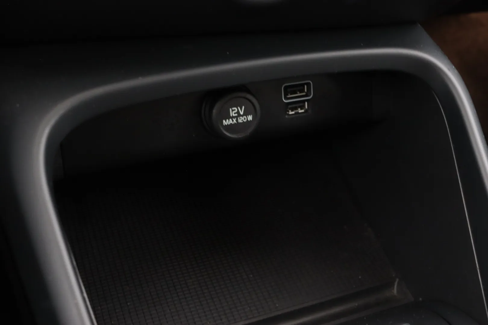 Volvo XC40 RVL-908 carousel image