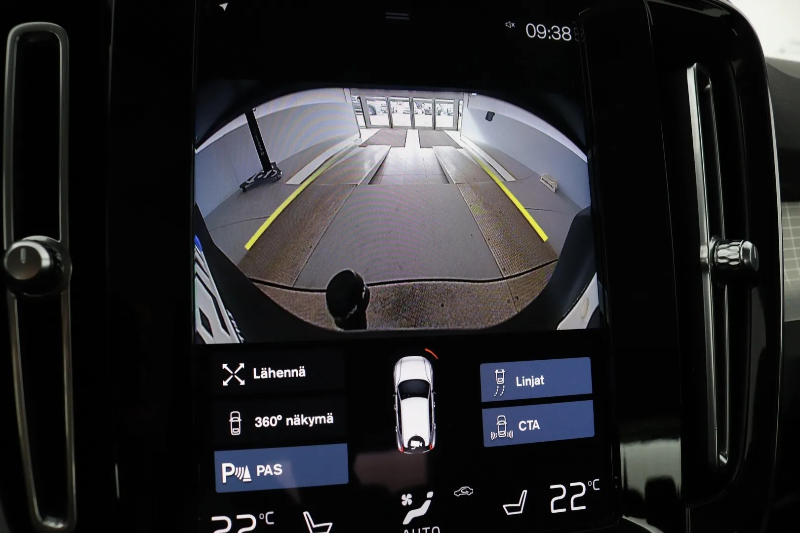 Volvo XC40 RVL-908 carousel image