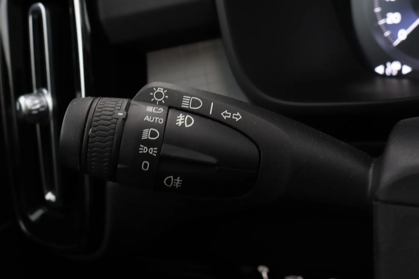 Volvo XC40 RVL-908 carousel image