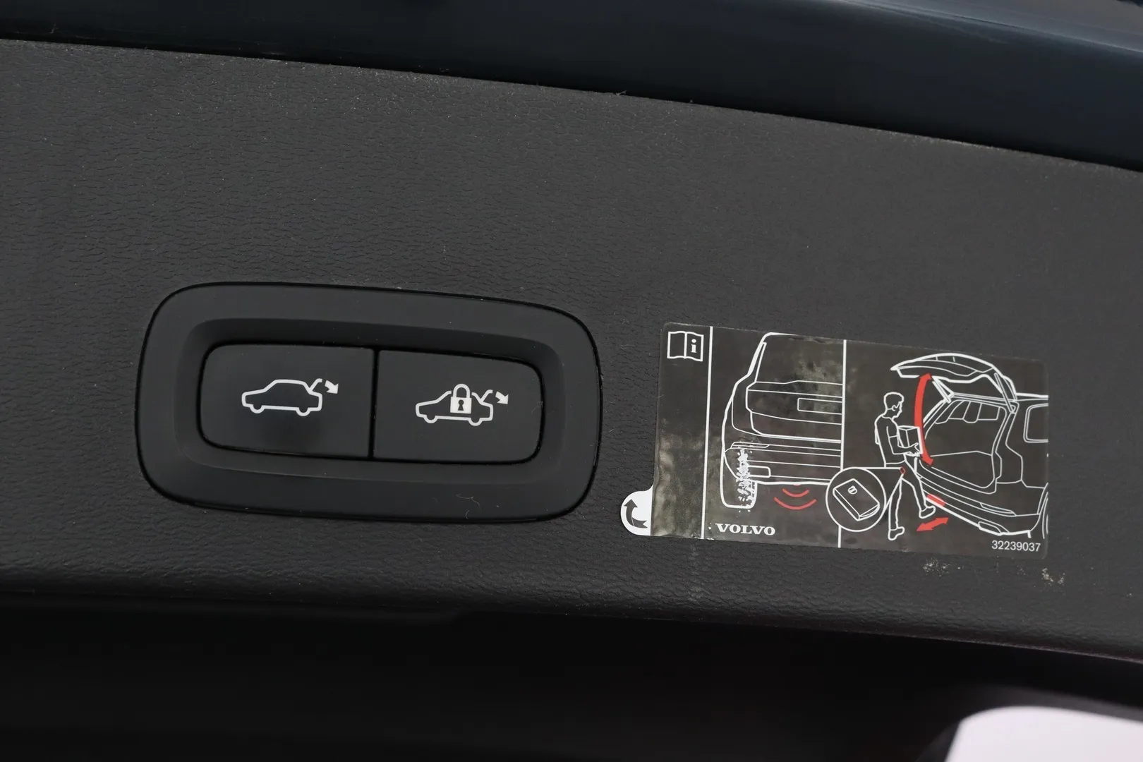 Volvo XC40 RVL-908 carousel image