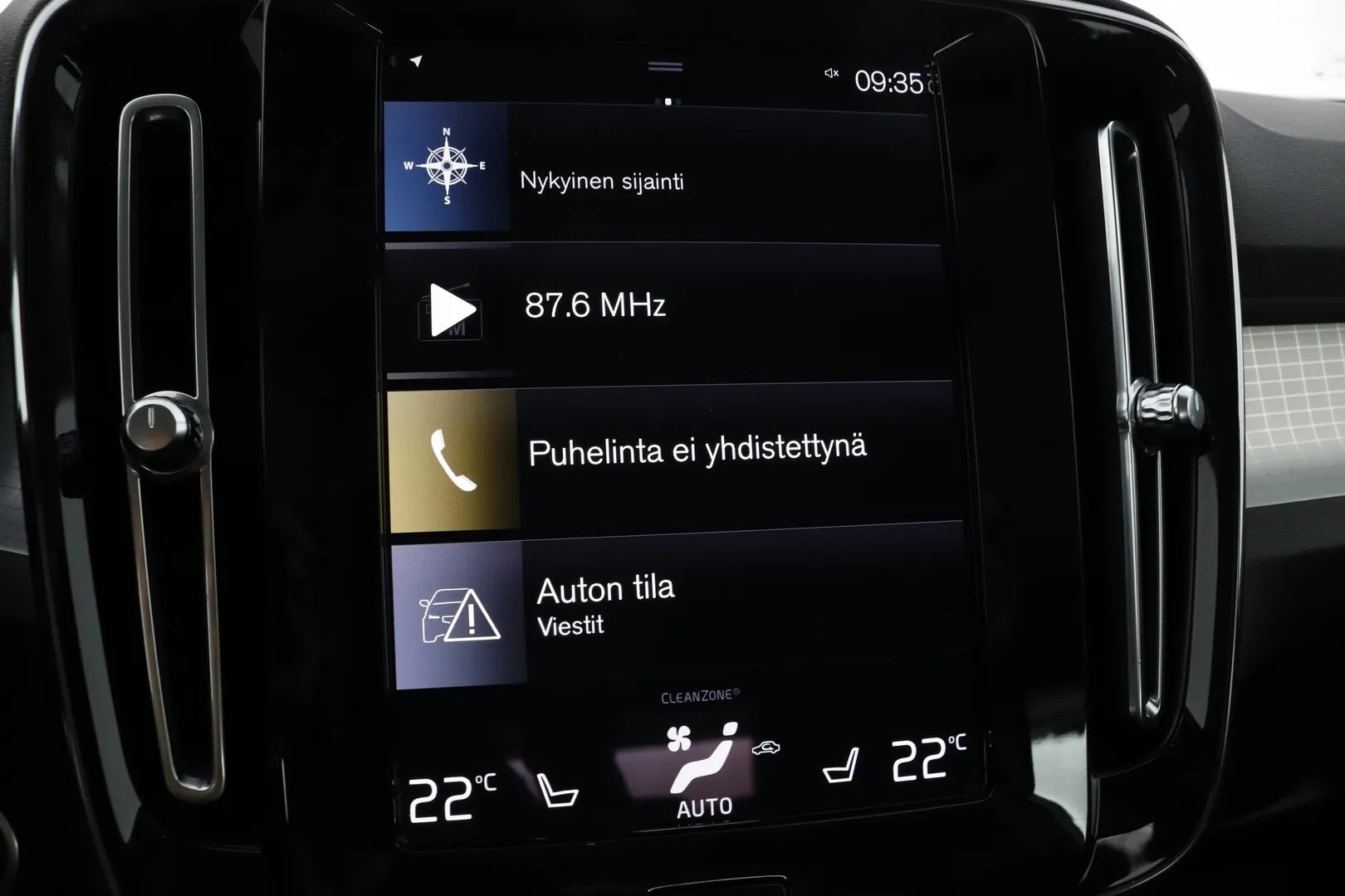 Volvo XC40 RVL-908 carousel image
