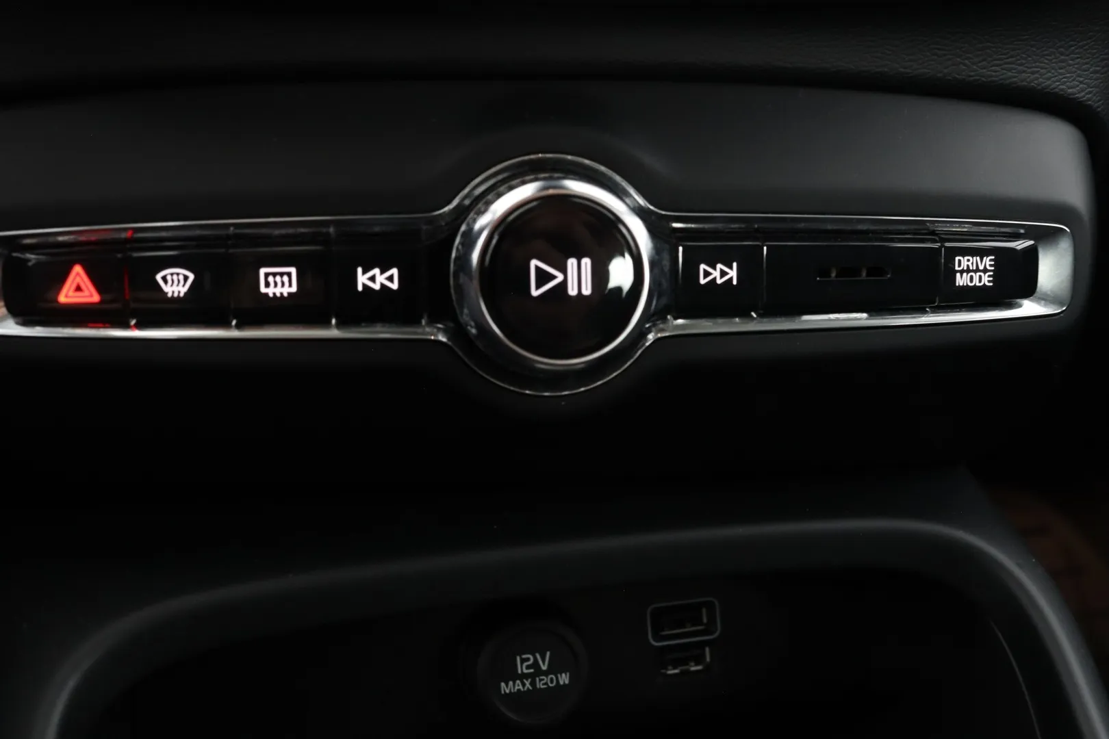 Volvo XC40 RVL-908 carousel image