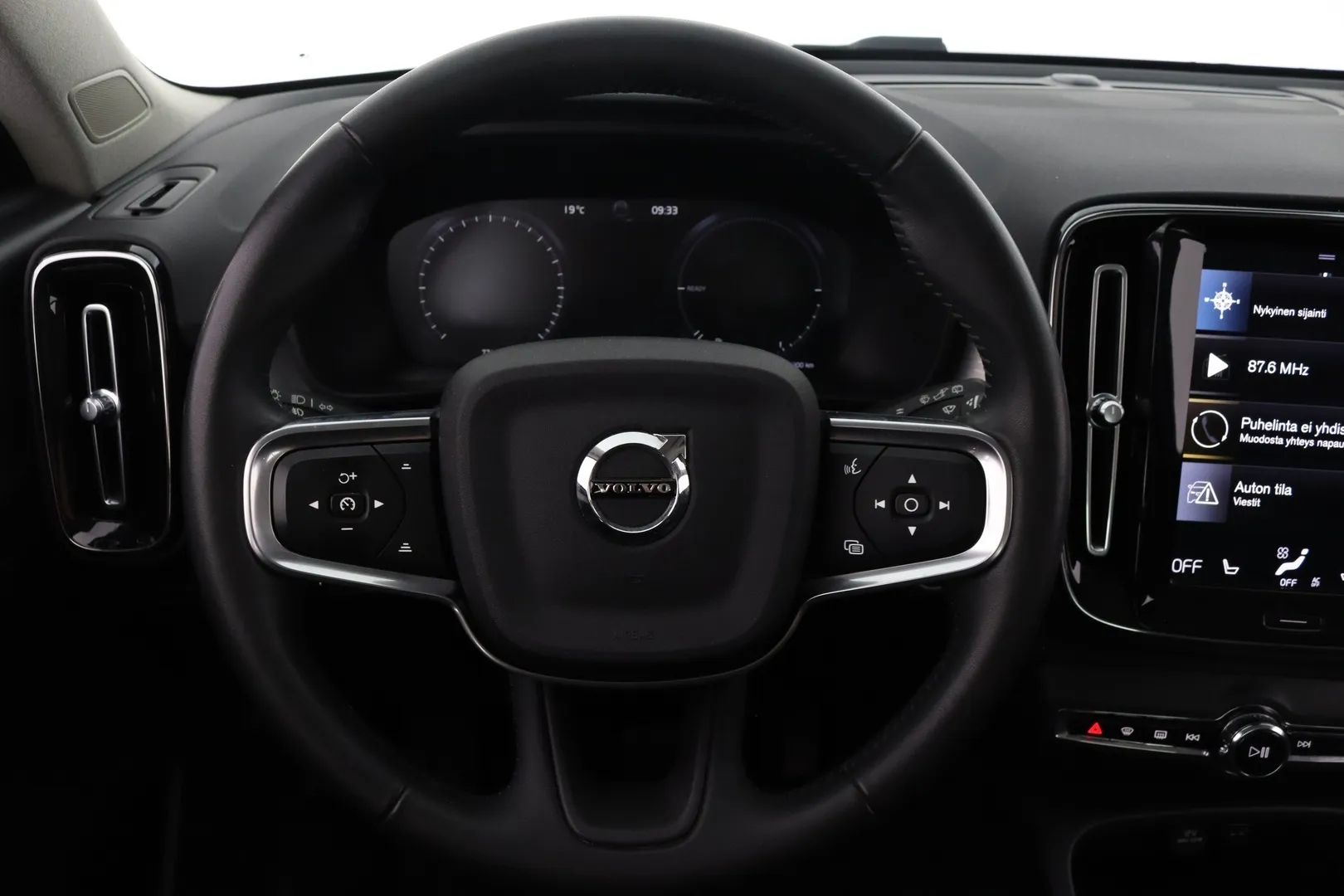 Volvo XC40 RVL-908 carousel image