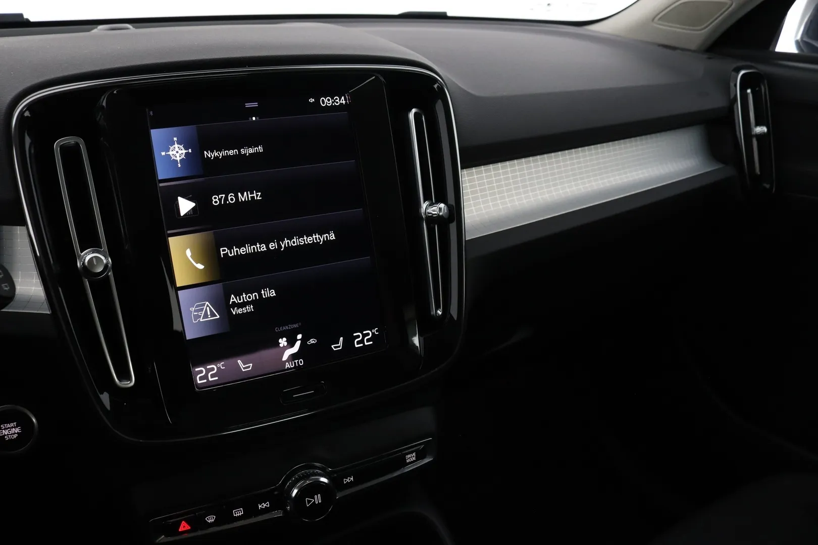 Volvo XC40 RVL-908 carousel image