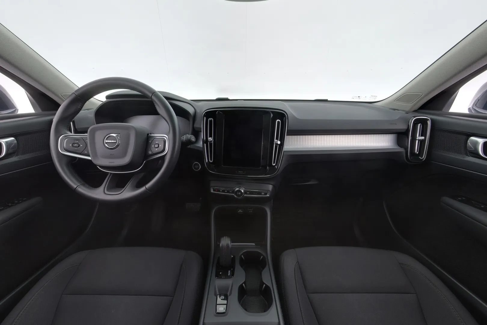 Volvo XC40 RVL-908 carousel image
