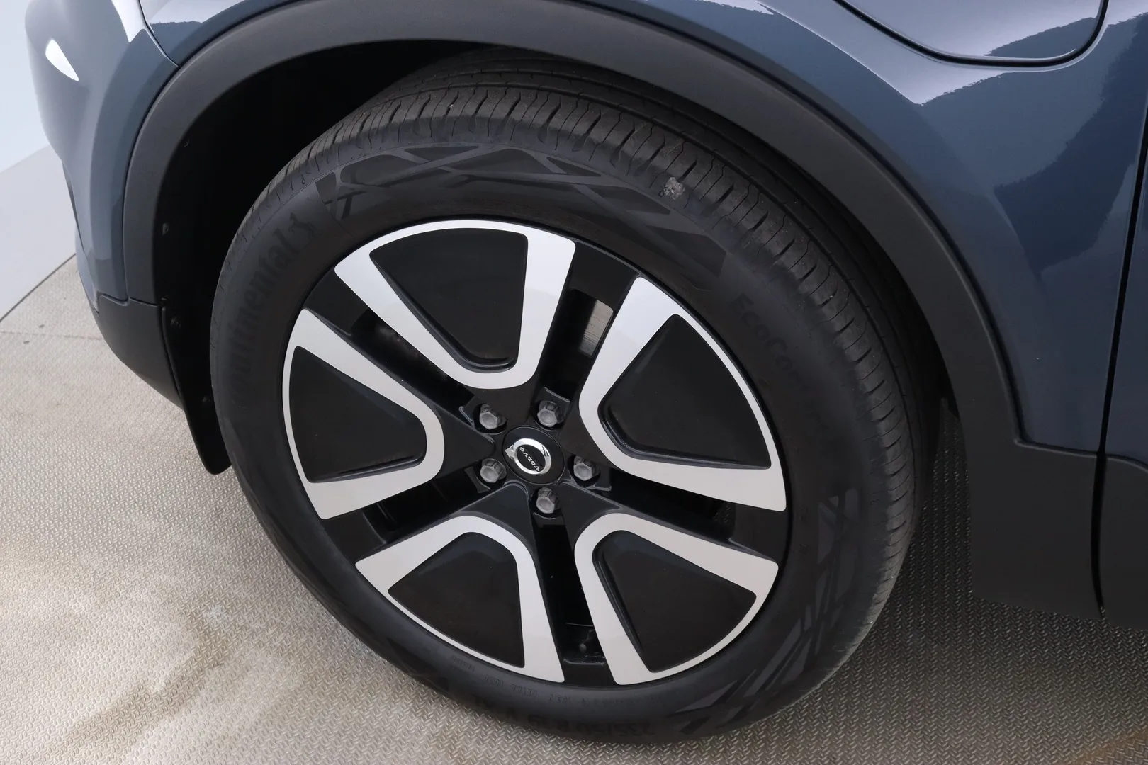 Volvo XC40 RVL-908 carousel image